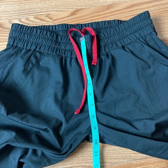 Running Room capris - Picture 6 of 10